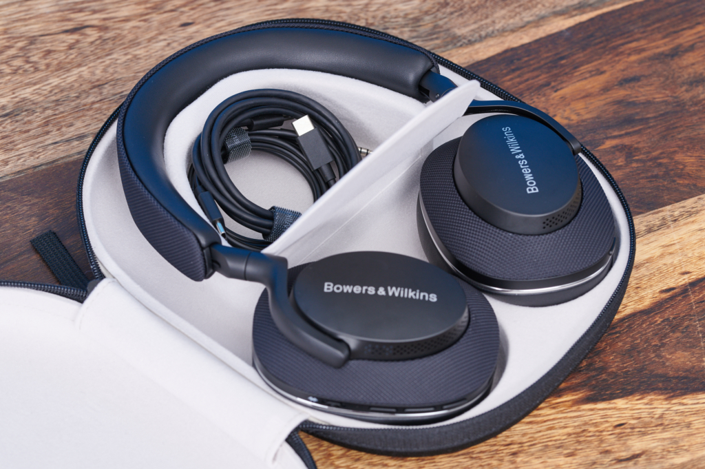Beste Bluetooth-Kopfhörer: B&W PX7 S2 im Case