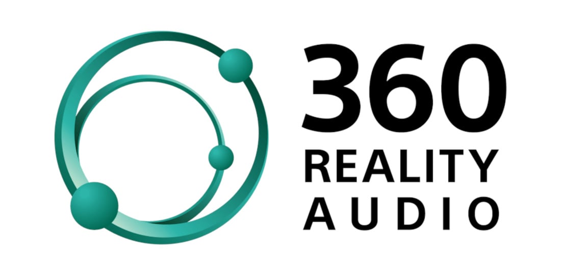 Das Logo 360 Reality Audio zeigt links neben dem Schriftzug zwei grüne, perspektivisch dargestellte Ringe mit daran befestigten Kugeln, was den Eindruck von Planetenlaufbahnen erweckt.