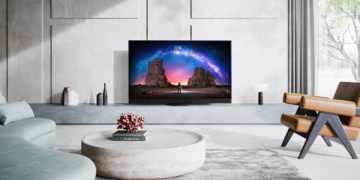 Der Panasonic-OLED-TV JZW2004 in einem edlen Wohnzimmer in hellen Farben.