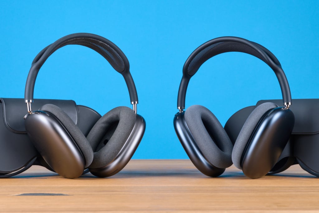 Apple AirPods Max Lightning vs USB-C