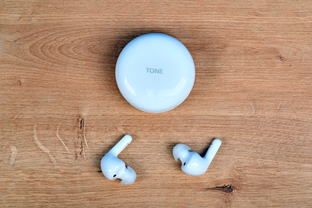 Case und Hörer der LG Tone Free FN7