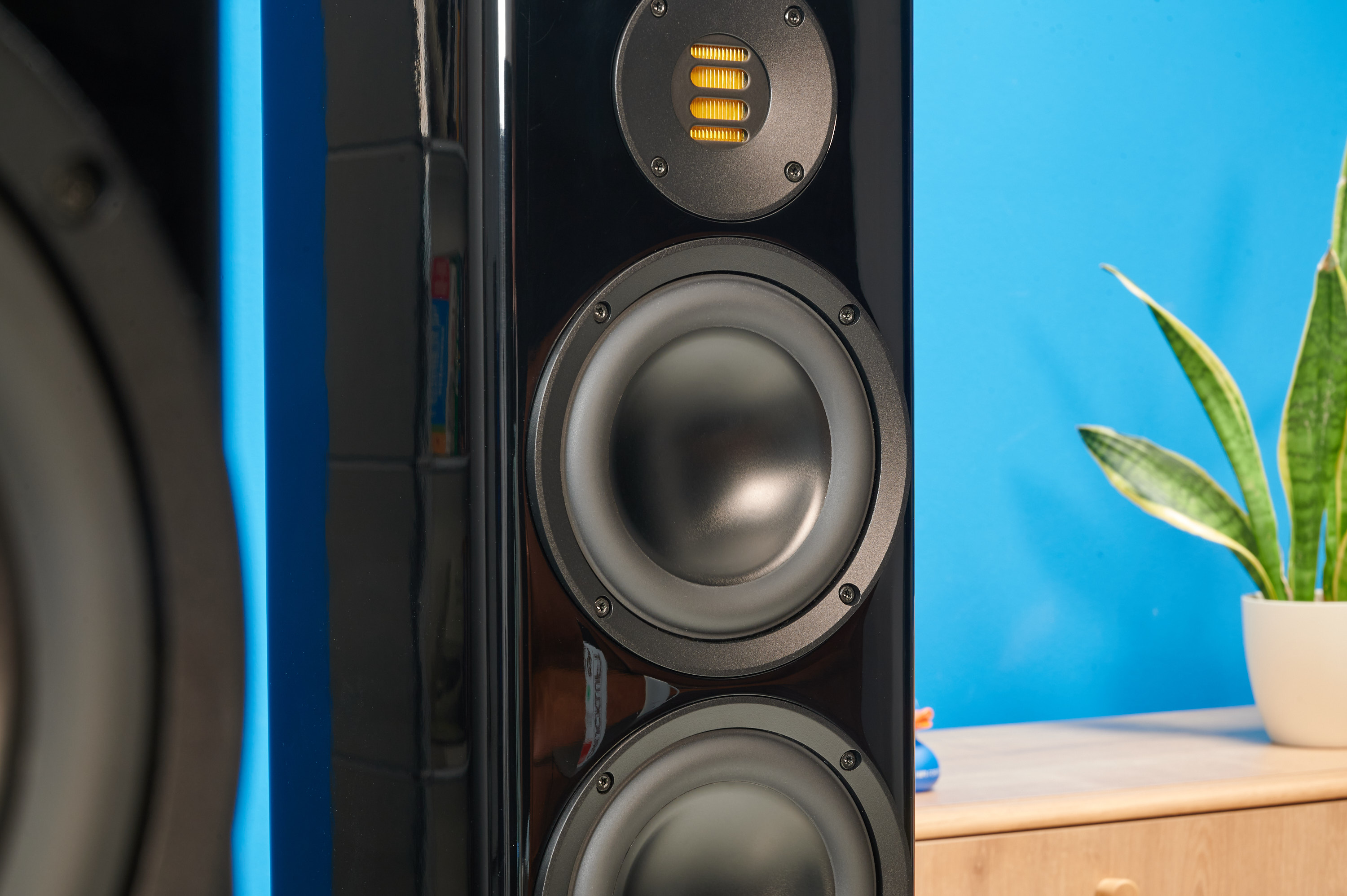 ELAC Solano FS287 im Test: Handwerkskunst aus Kiel - HIFI.DE