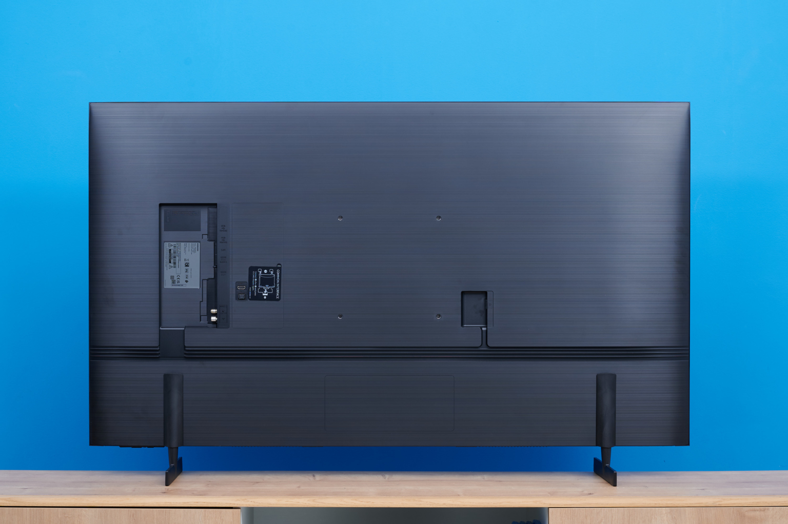 Samsung AU8079 im Test Superschlank! HIFI.DE