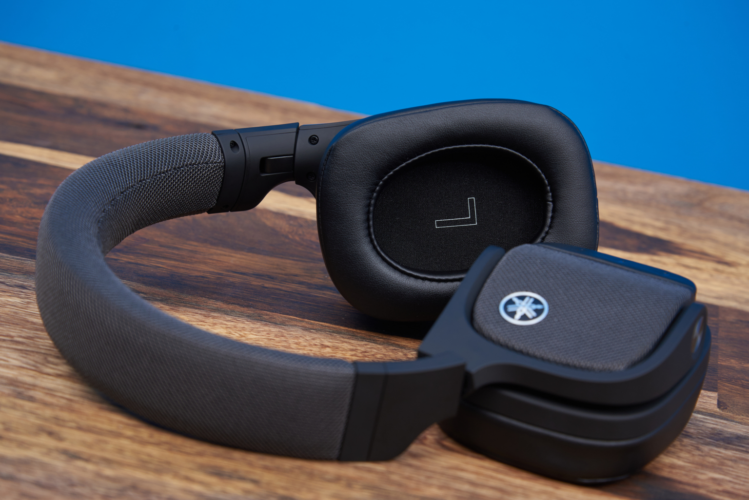 Test Yamaha YH-L700A: Edler Bluetooth-Kopfhörer mit Raumklang - HIFI.DE