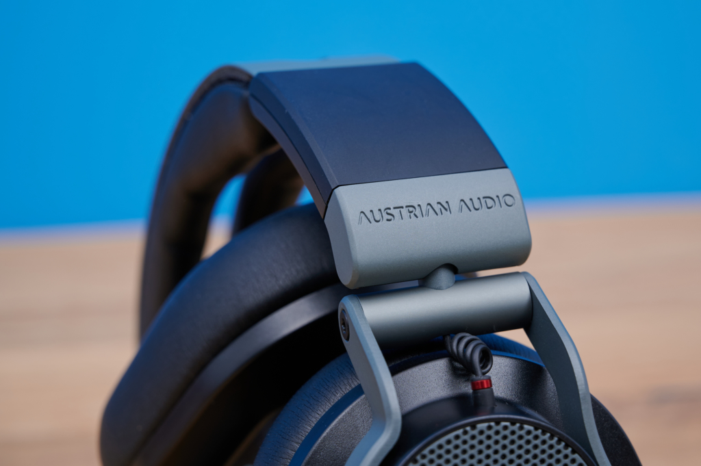 Austrian Audio Hi-X65 Schriftzug des Studio-Kopfhörers