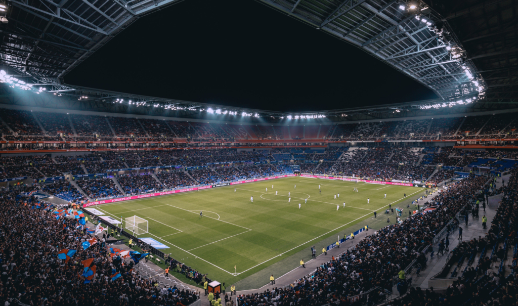 Prall gefüllte Stadien: Zur FIFA WM 2022 könnten wir sie endlich wieder sehen. 