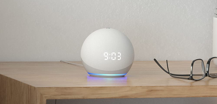 Der Amazon Echo Dot (4. Generation) mit Uhr dürfte ebenfalls Teil des Prime Day 2022 sein.