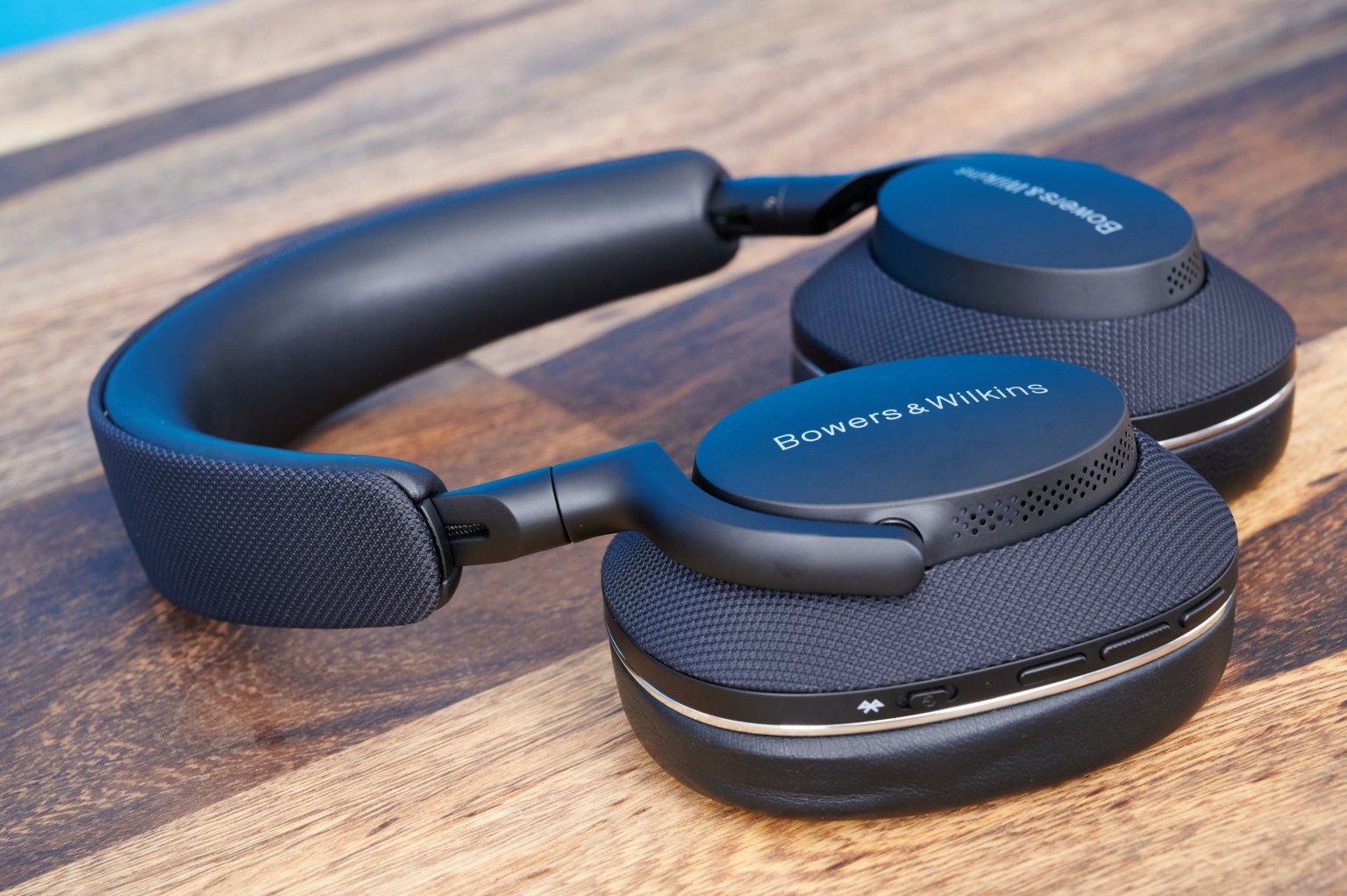 Bowers & Wilkins PX7 S2 im Test: Highend-Kopfhörer für den Alltag - HIFI.DE