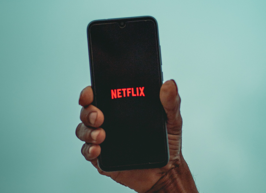 Günstiges Netflix-Abo mit Werbung auf allen Geräten?