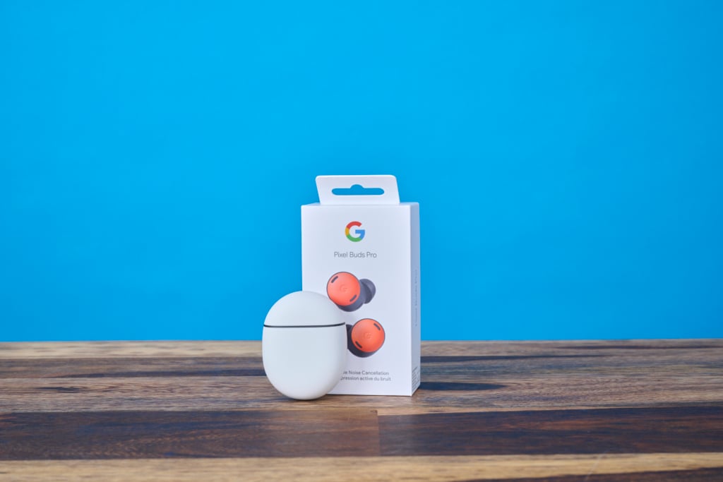 Das Case der Google Pixel Buds Pro erinnert an ein Ei