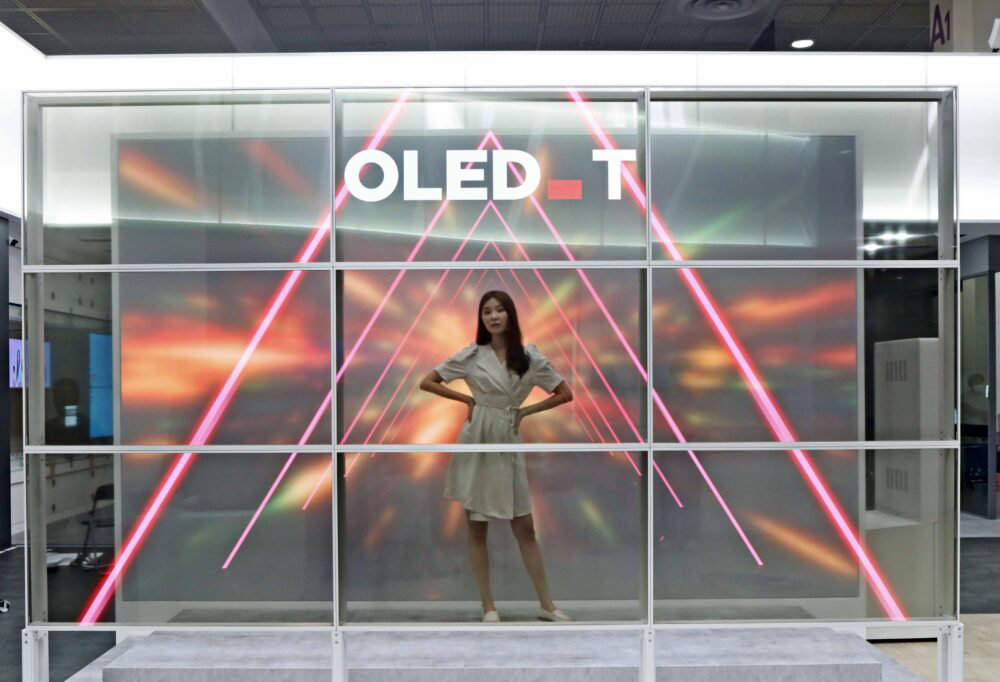 Transparente OLED-Displays sind vor allem für Geschäftskunden spannend. 
