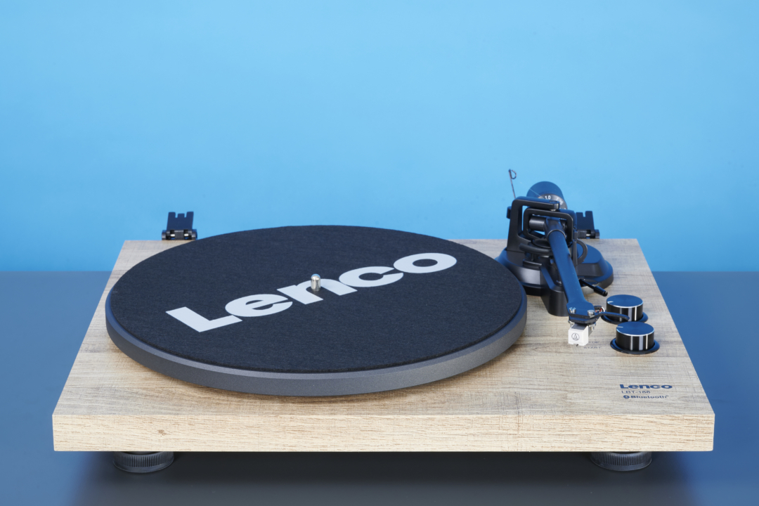 Lenco LBT-188 im Test: Günstiger Alleskönner mit Bluetooth - HIFI.DE