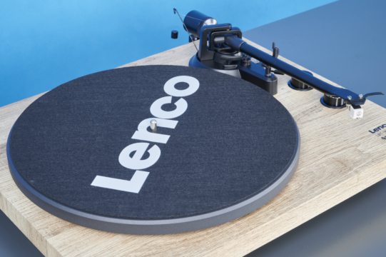 Lenco LBT-188 im Test: Günstiger Alleskönner mit Bluetooth - HIFI.DE