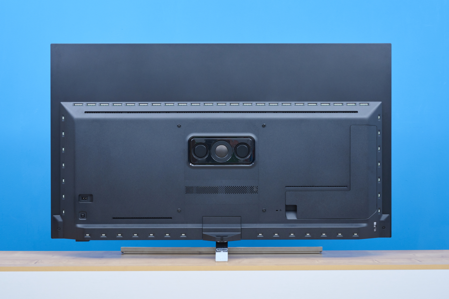 Philips OLED 807 im Test Helleres Bild, klarer Ton und ein kleiner Haken HIFI.DE