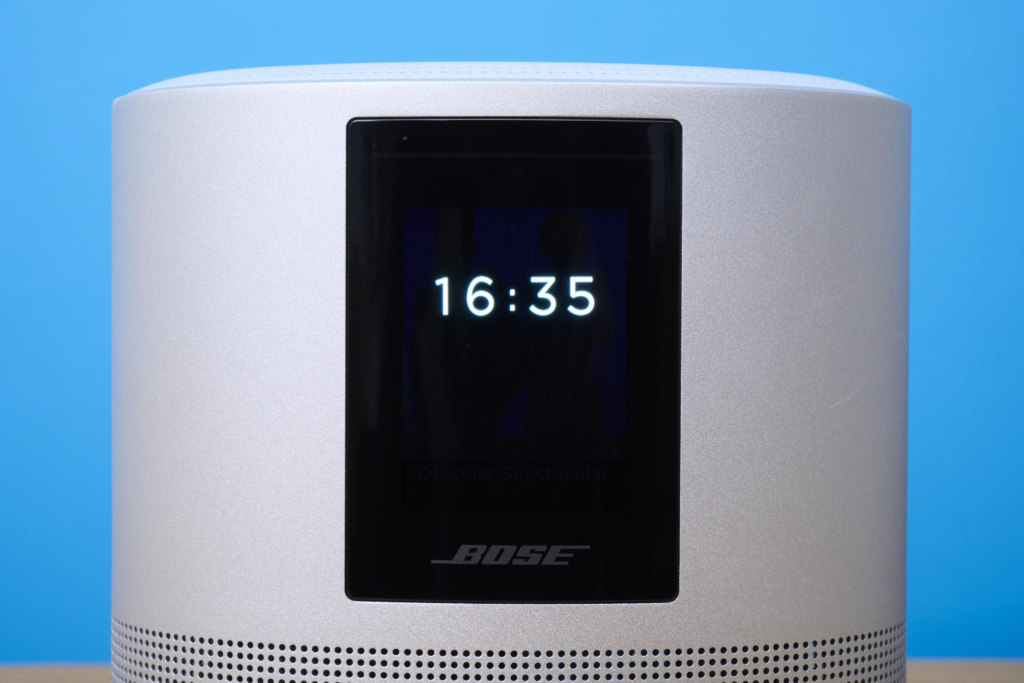 Bose Smart Speaker 500 – Display mit Uhrzeit