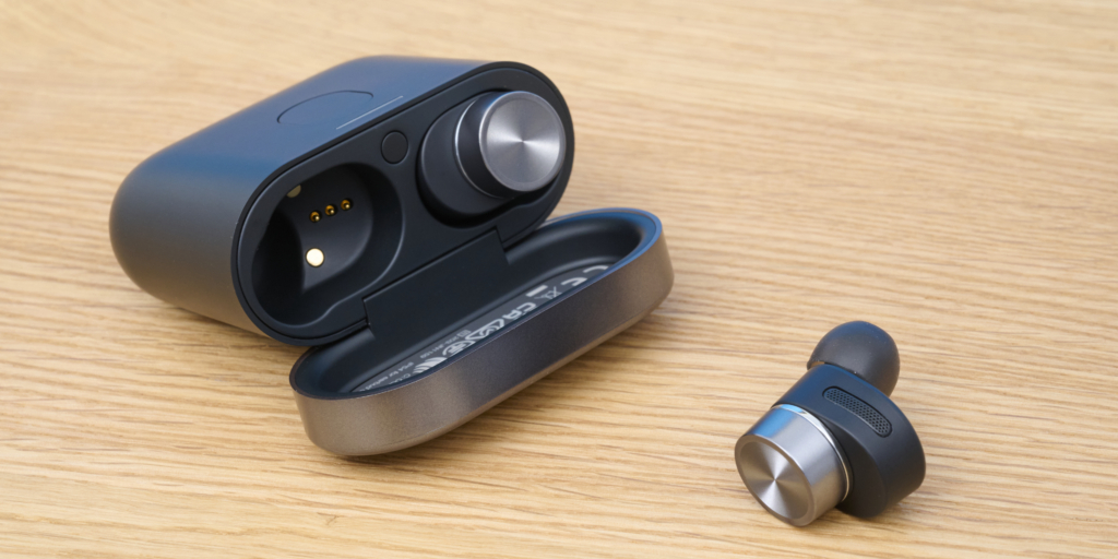 Bowers & Wilkins PI7 S2 und Ladecase