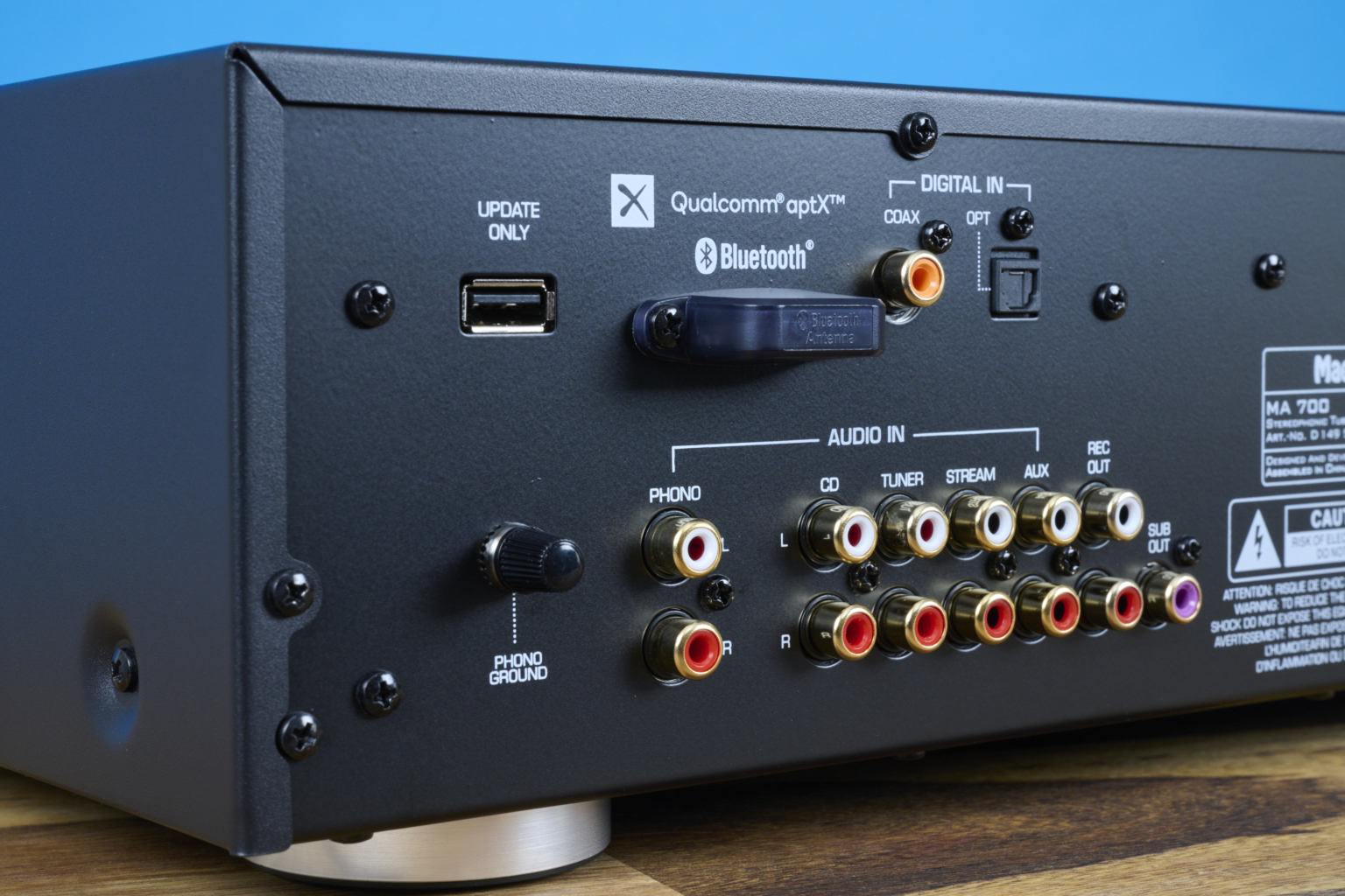 Magnat MA 700 im Test Vollverstärker mit Röhrensound und viel Komfort