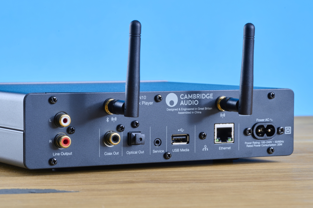Cambridge Audio MXN10 Rückseite mit Antennen