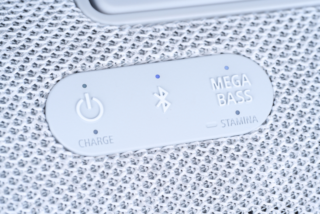 Sony SRS-XG300 Test Detailansicht der "Mega Bass"-Taste