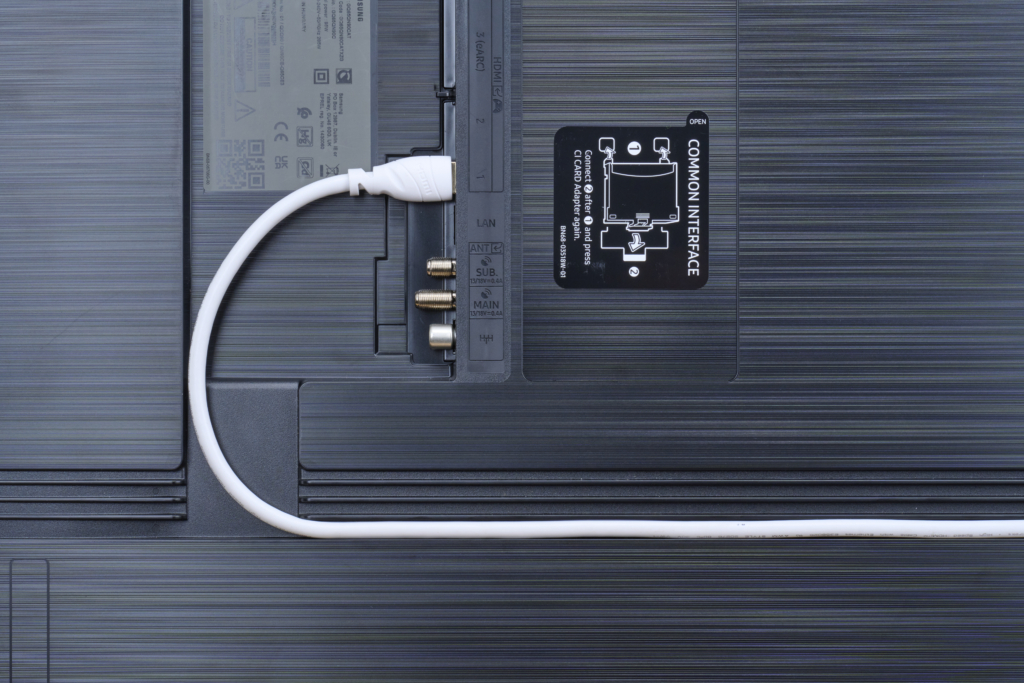 Rückseite Kabelführung Samsung QN90C