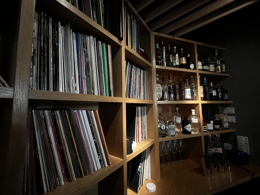 Vinyl-Sammlung von Erik in der Bar Neiro