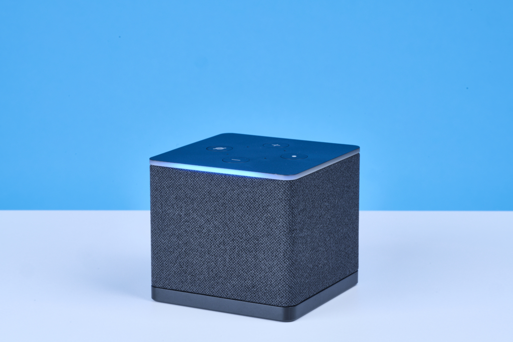 Amazon Echo Studio als Soundbar mit Fire TV Cube