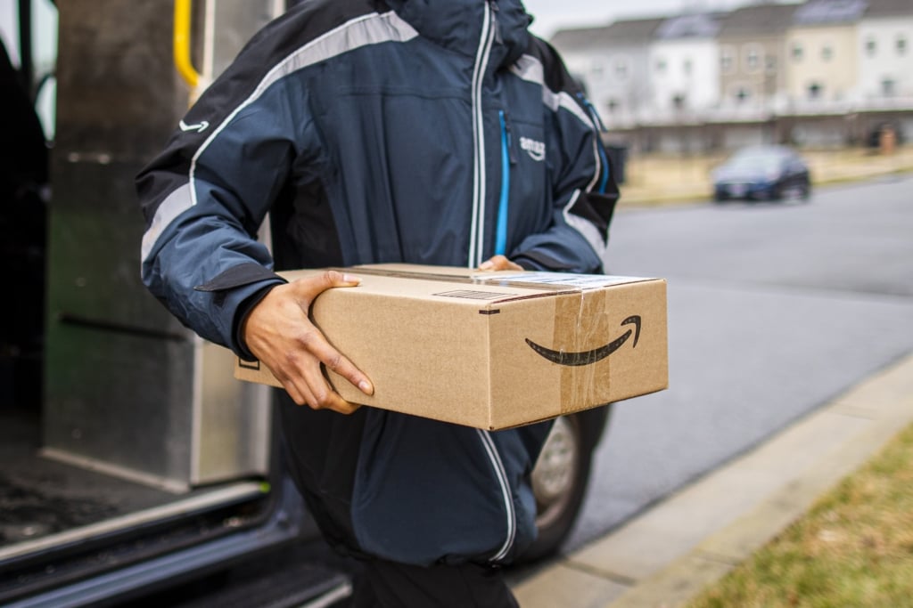 Amazon-Paket wird geliefert