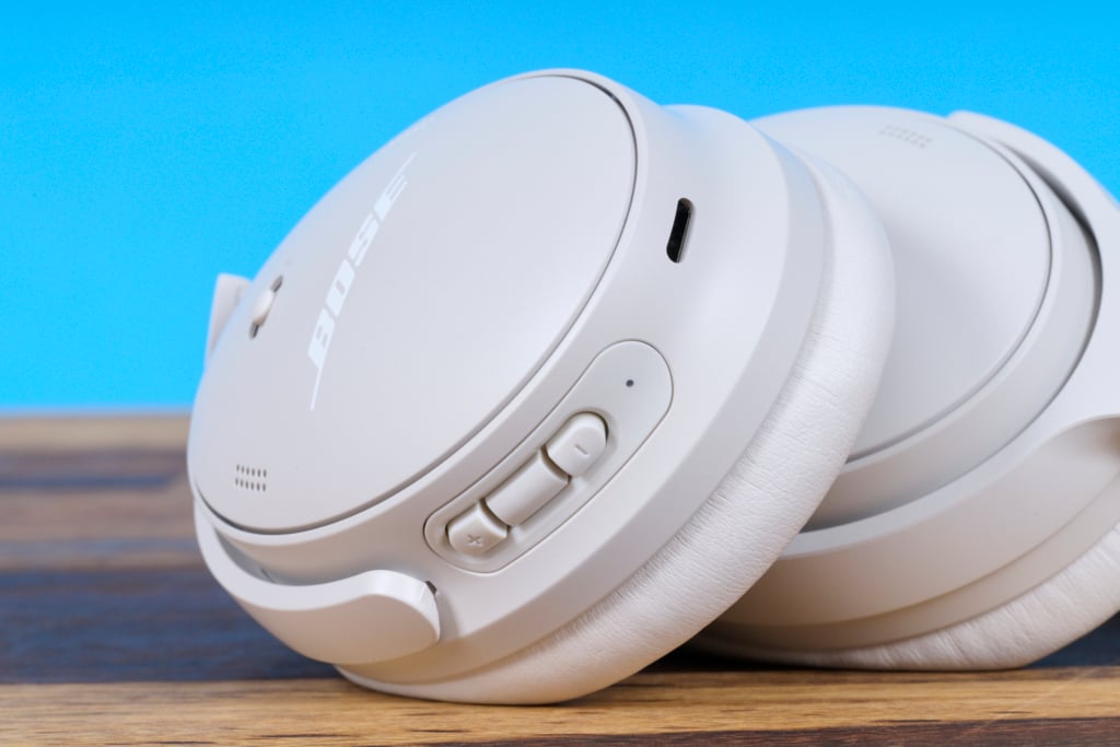 Bose QuietComfort Headphones mit der bekannten Bose-bedienung