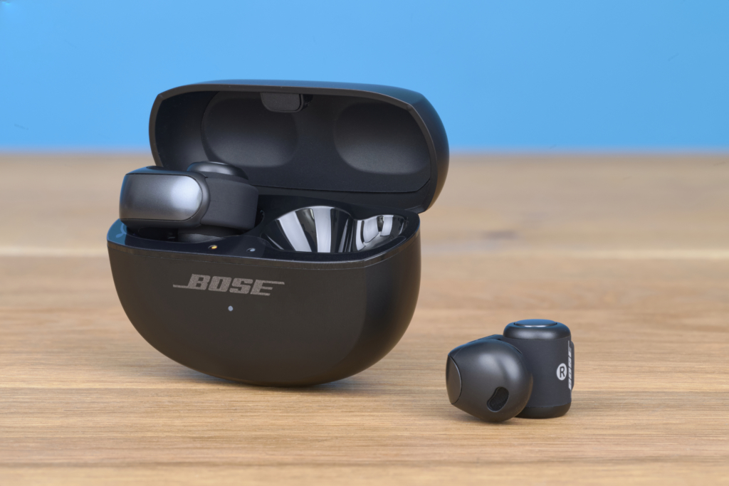 Bose Ultra Open Earbuds – Im und vor dem Case