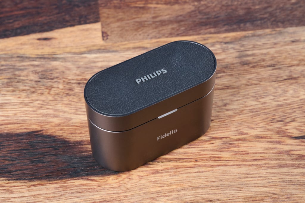 Philips Fidelio T2 – Case Geschlossen