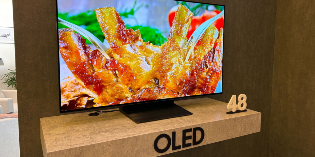 Samsung hat auf der CES 2024 bereits seine neuen OLED-Modelle gezeigt.