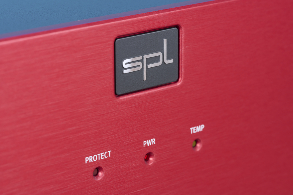 SPL Performer s800 LED und Logo an der Front