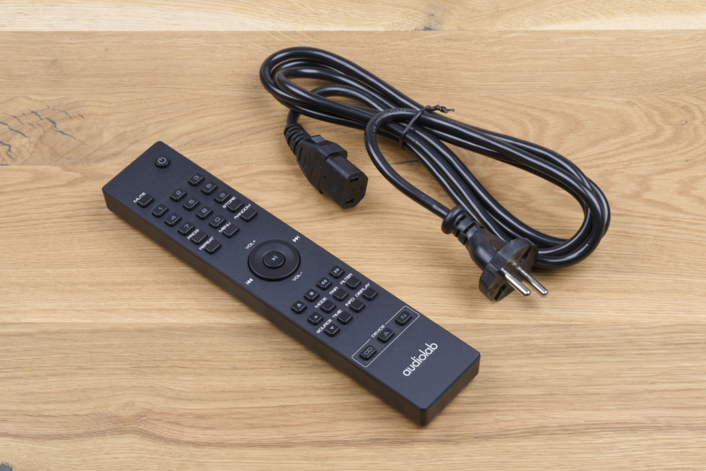 Audiolab 6000A Play – Fernbedienung und Kabel