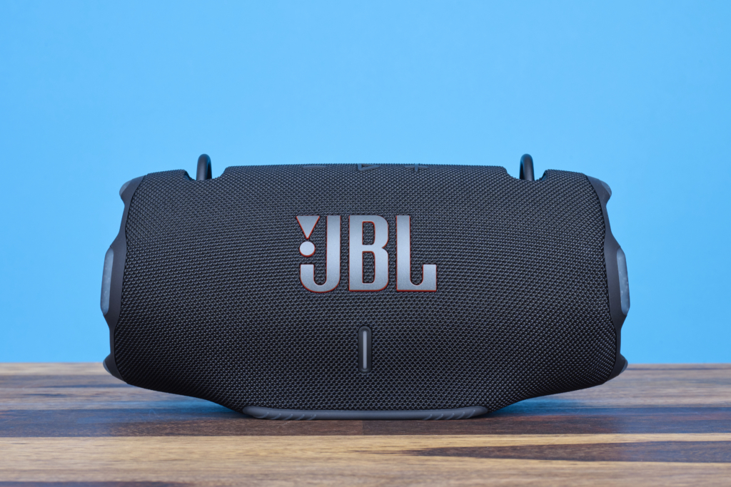 JBL Xtreme 4 Test Design des Bluetooth-Lautsprechers aus der Frontalansicht