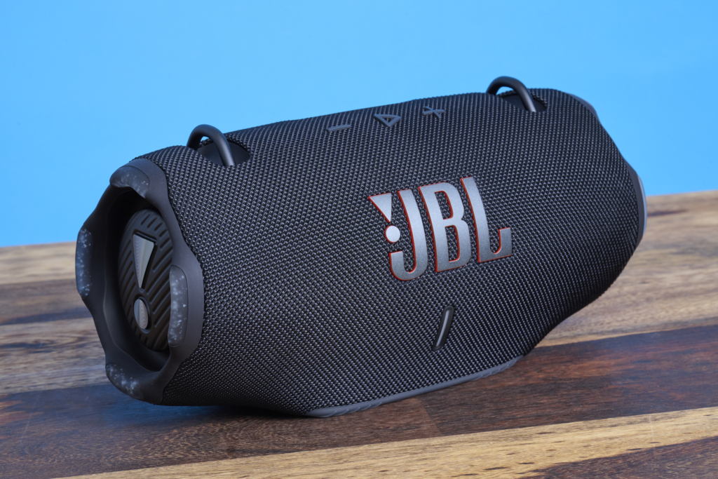 JBL Xtreme 4 Test Bluetooth-Lautsprecher seitlich von oben