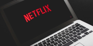 Netflix-Logo auf Laptop