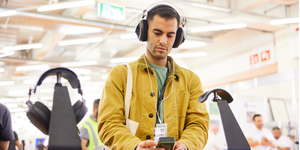 World Of Headphones auf der High End 2024 - Kopfhörer ausprobieren