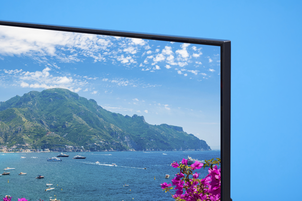 Der TCL C845 ist mit 2.200 Nits der hellste TV auf dem Markt