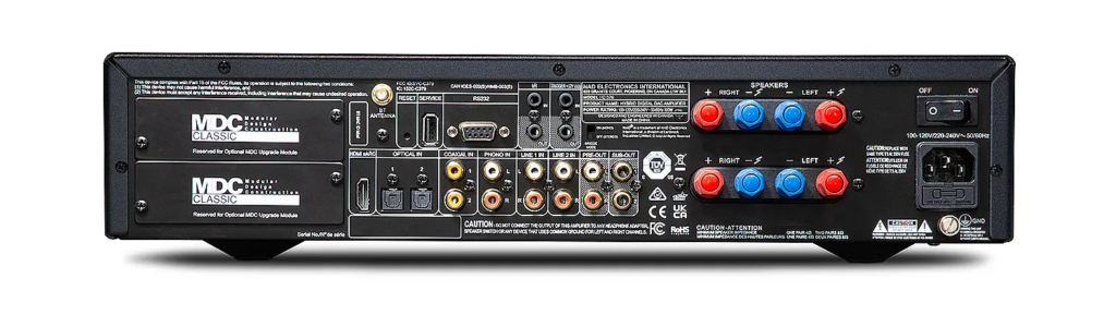 NAD C379 Rückseite mit Anschlüssen