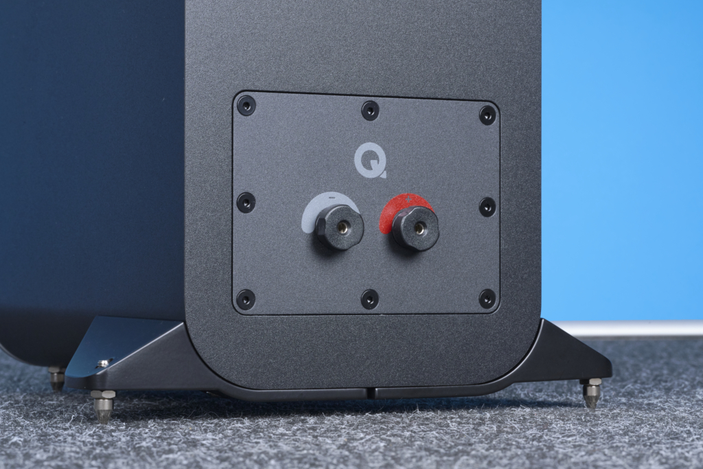 Q Acoustics M40 Rückseite passiver Lautsprecher