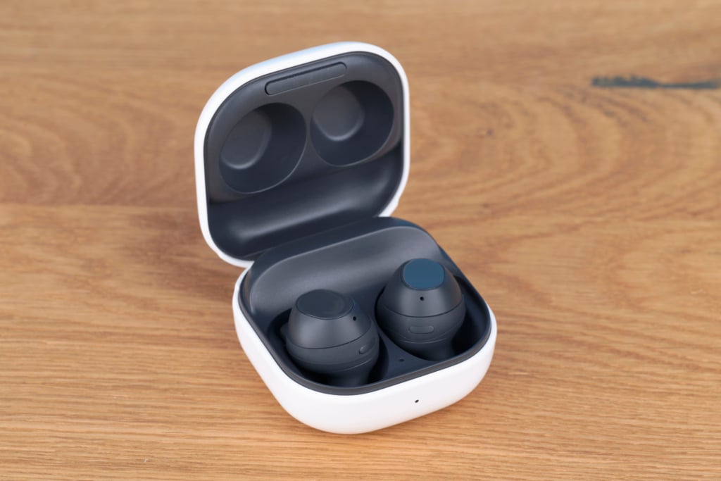 Samsung Galaxy Buds FE – Ladecase offen