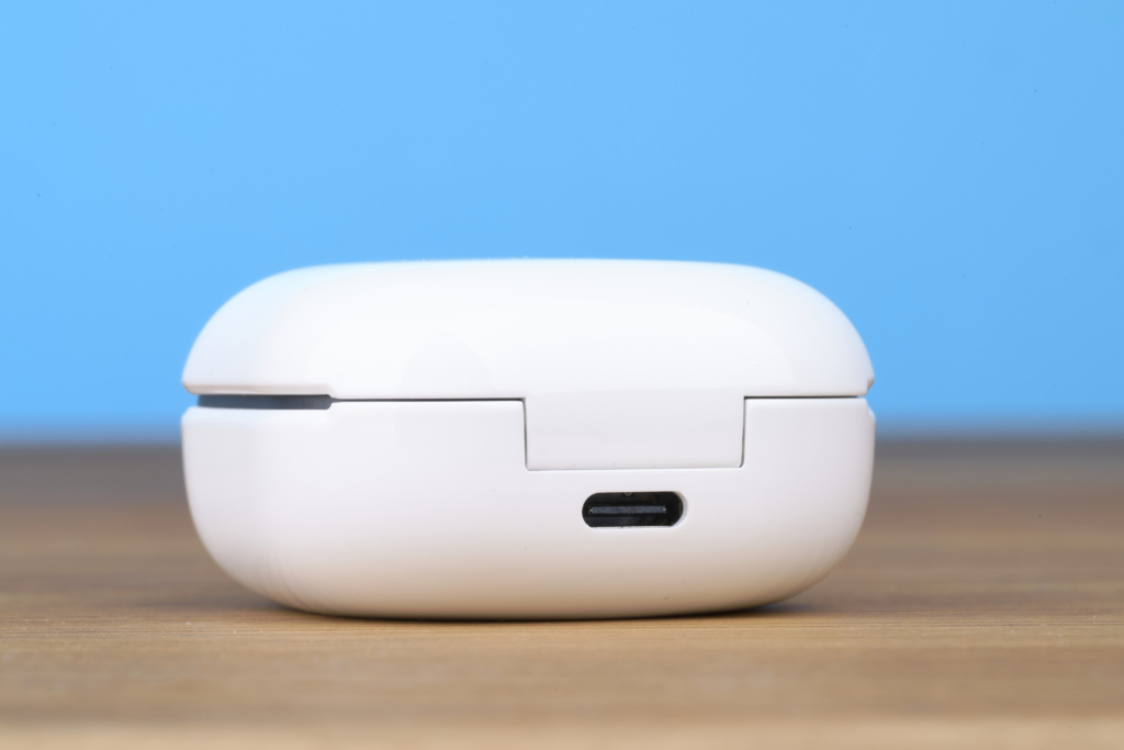 Samsung Galaxy Buds FE – USB-Anschluss des Ladecases
