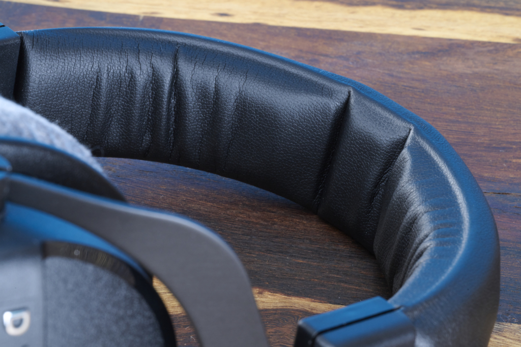 Detailansicht des Kopfbügels des DT 770 Pro X Limited Edition mit Fontanellen-Aussparung