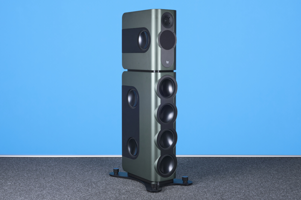 Kii Three BXT von schräg links