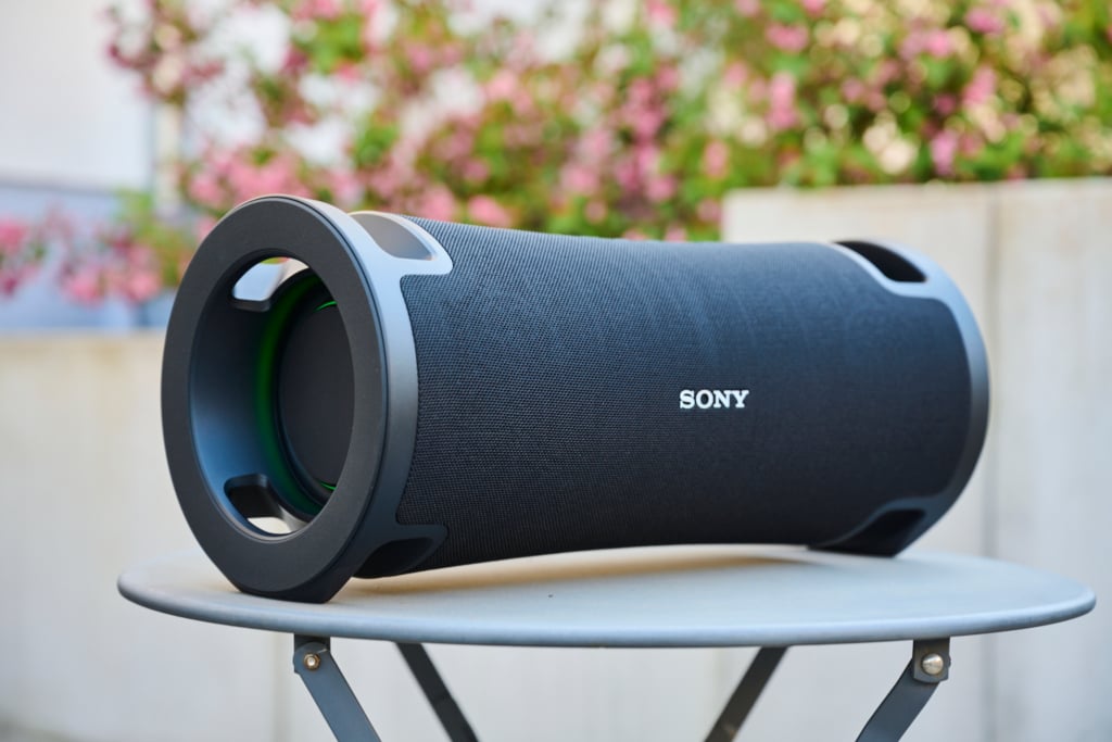 Sony Ult Field 7 Test | Lautsprecher Outdoor auf einem Tisch