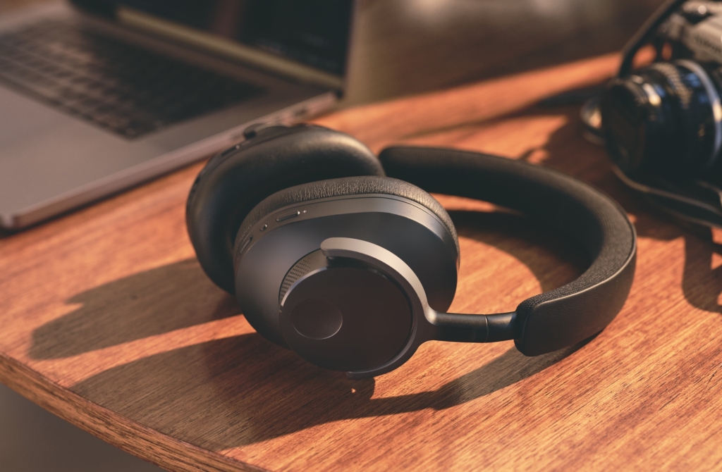 Cambridge Audio Melomania P100 Lifestyle