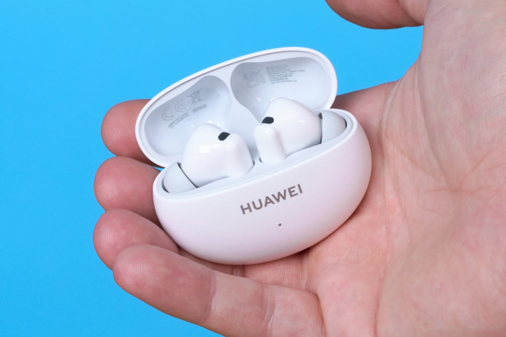 Huawei FreeBuds 6i – In der Hand