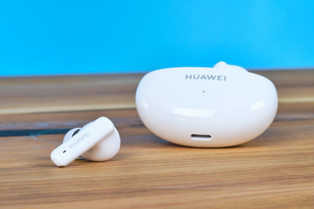 Huawei FreeBuds 6i – Case und Bud