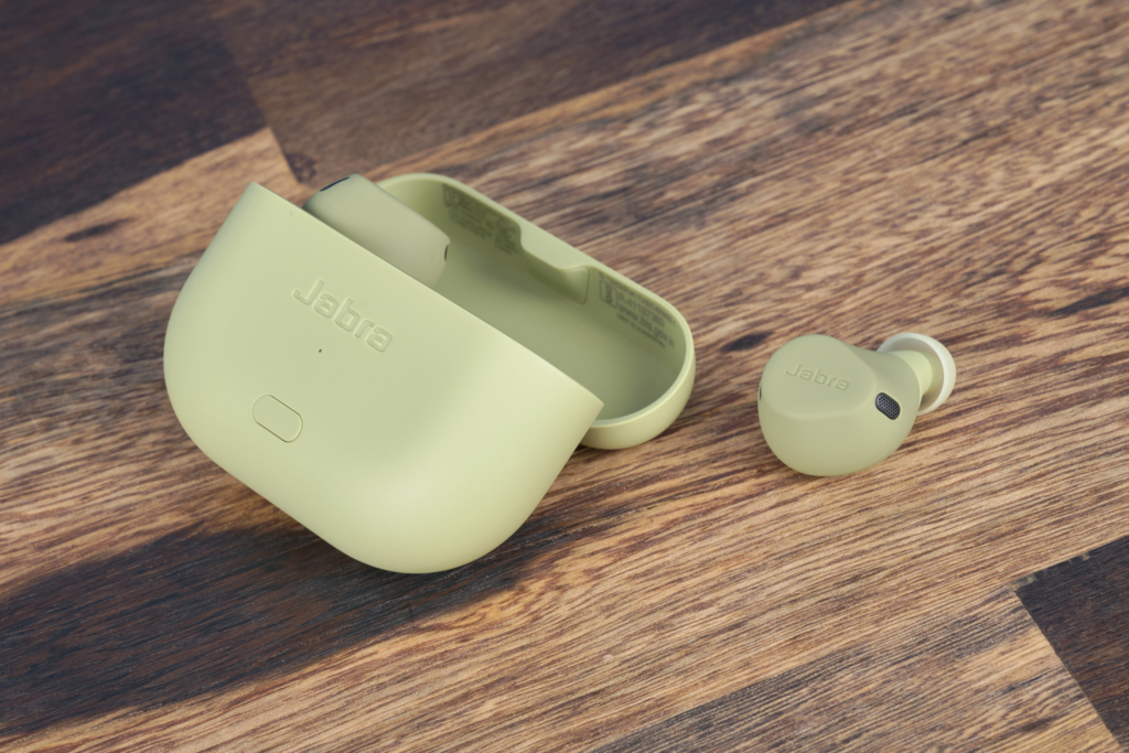 Jabra Elite 8 Active Gen 2 – Ein Bud vor dem Case