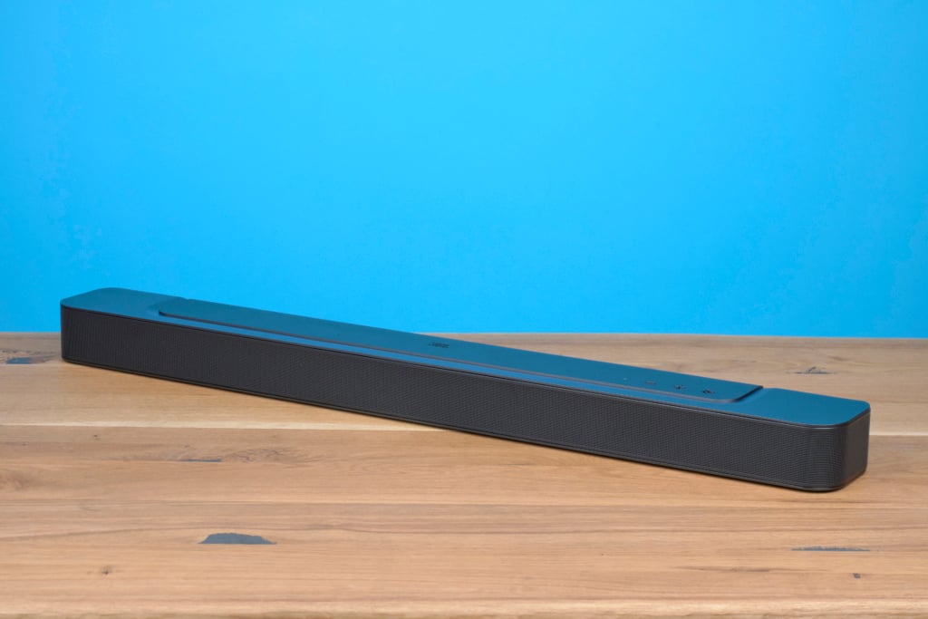 Schrägansicht JBL Bar 300